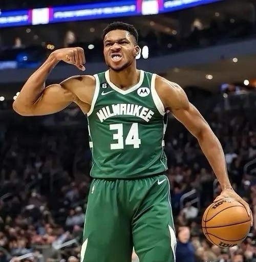 字母哥被拿捏了据美记Marc Stein报道，雄鹿队正告知有意询价球队字母哥为非