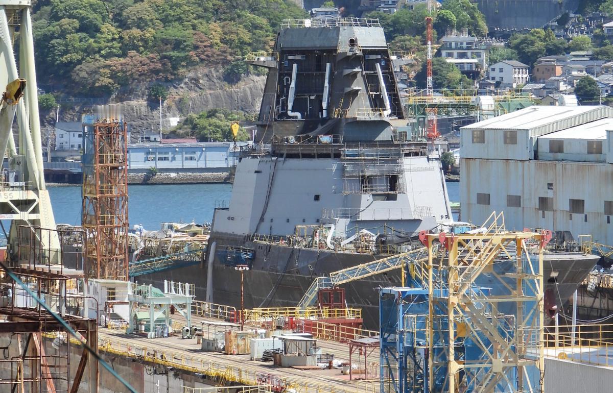 日本新一代ASEV万吨级反导巡洋舰建造进度火速推进，目前已完成核心雷达基座吊装。