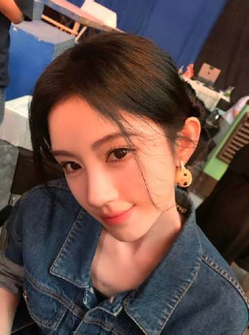 鞠婧祎豹纹杯鞠婧祎怼脸小猫 鞠婧祎怼脸小猫，可爱！ ​​​
