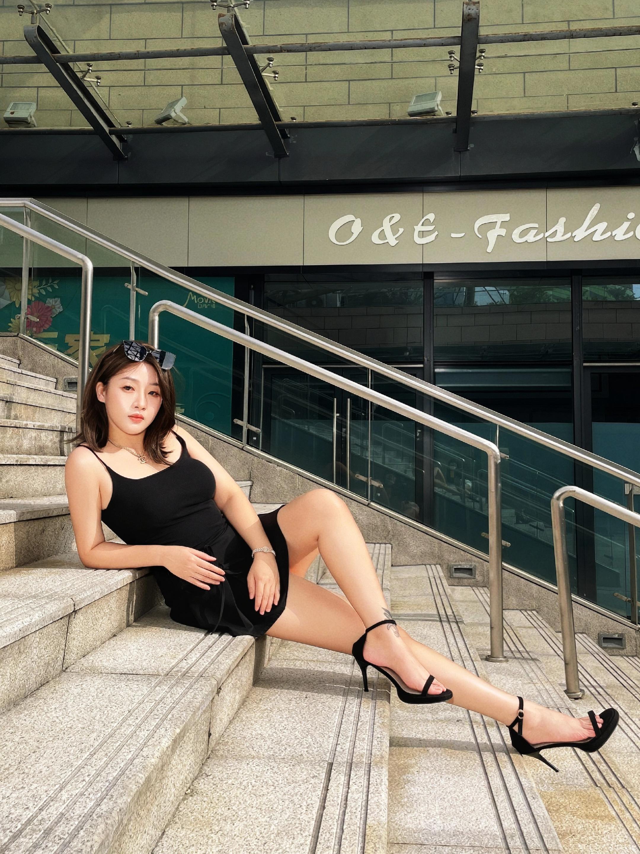 我不允许任何人拿捏我 除非我心甘情愿。