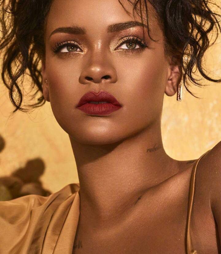 蕾哈娜周五发新歌蕾哈娜终于有新歌了 OMG！据《太阳报》报道，Rihanna将在