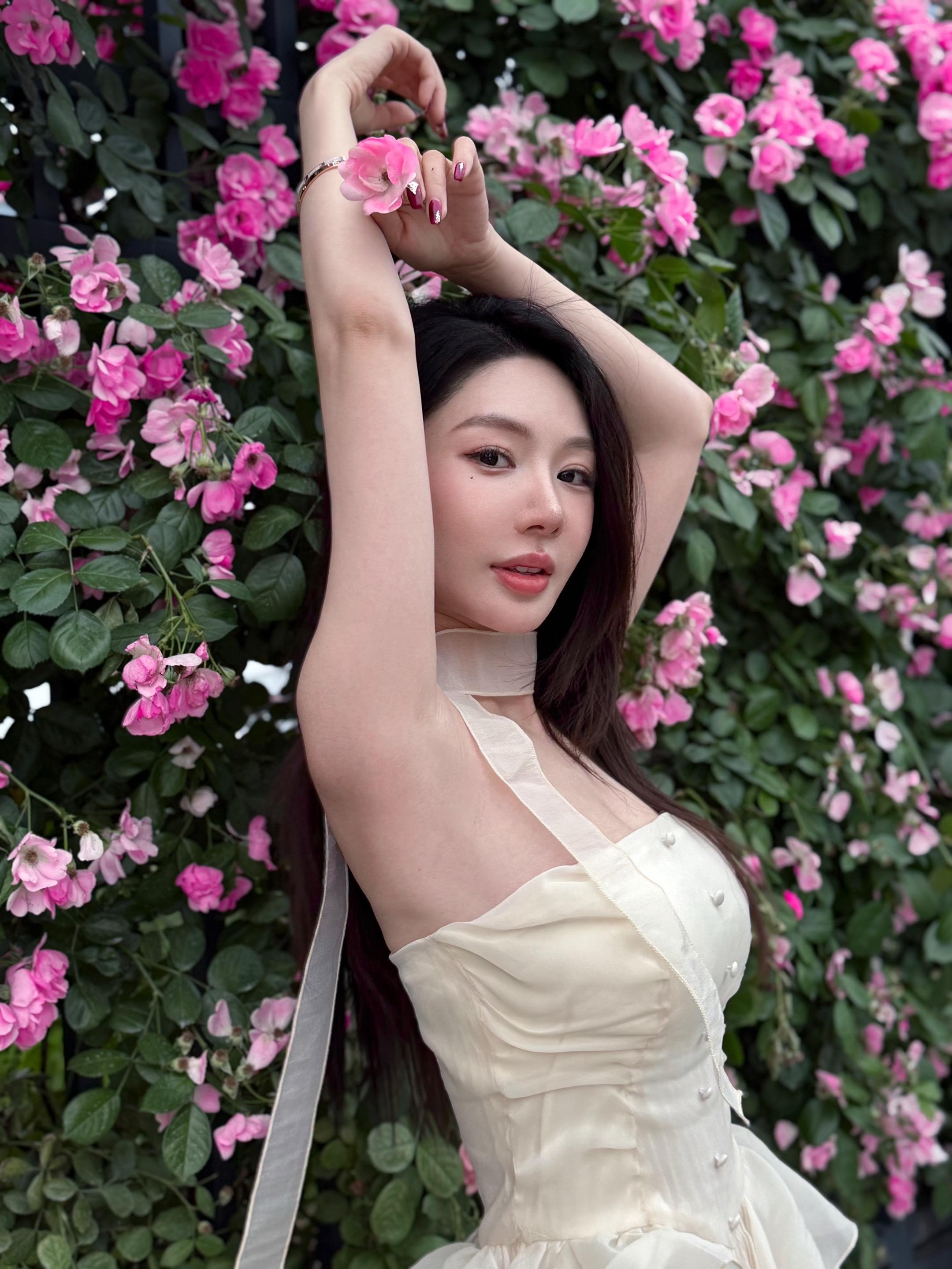 错过蔷薇可以别错过我。美女