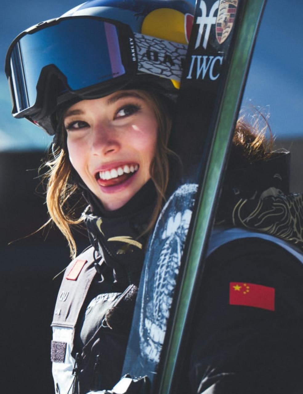 谷爱凌滑雪不基础上镜更不基础 在坡面障碍技巧项目中，谷爱凌这样的顶尖运动员，需要