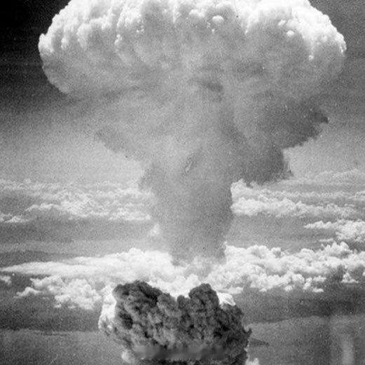 历史上的今天  1960年2月13日，法国在撒哈拉沙漠进行首次核试验，这是根据戴