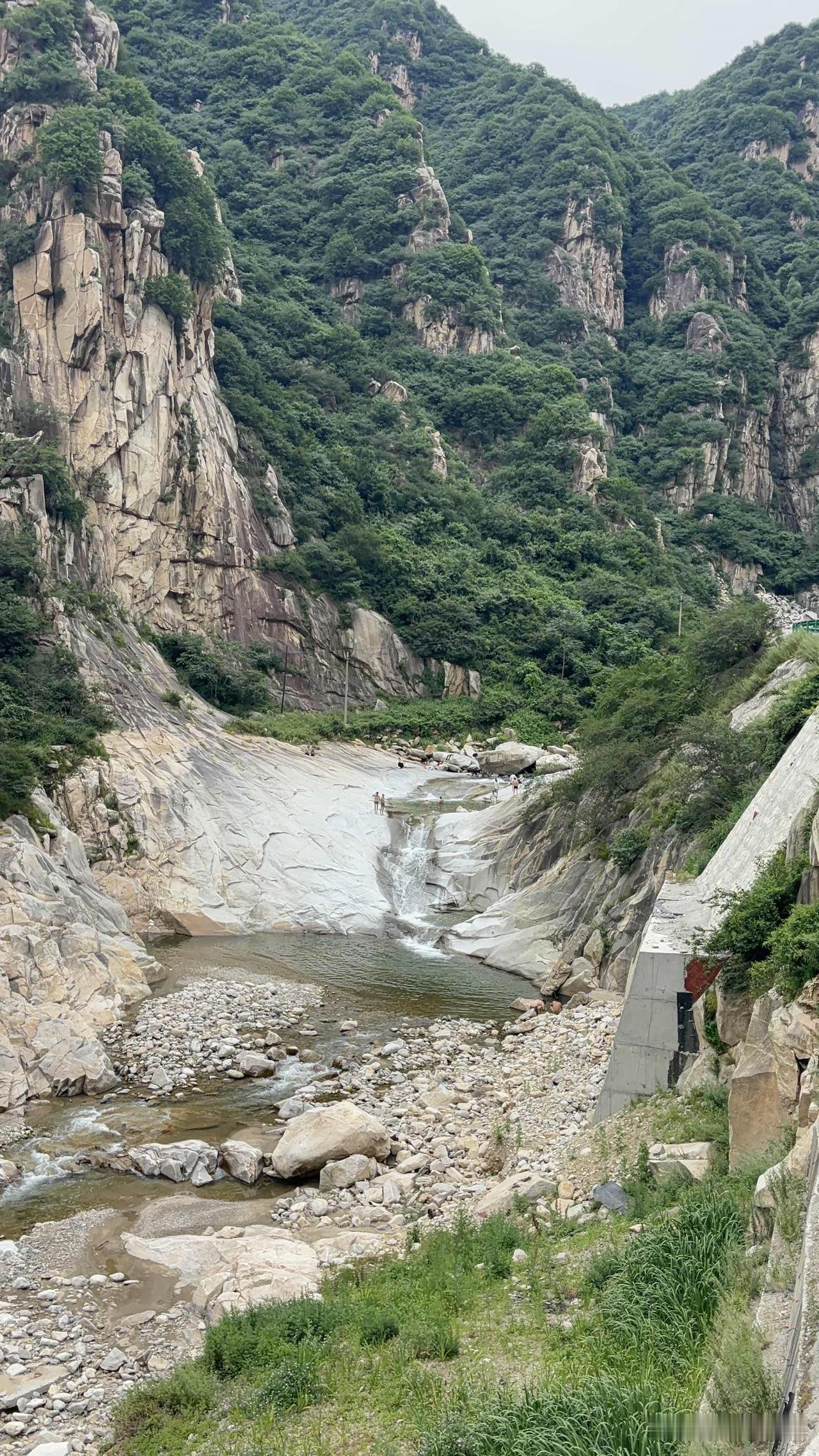 蓝田流峪双龙潭，由上龙潭和下龙潭组成，是流水长期冲刷形成的天然潭池，这个啥时候形