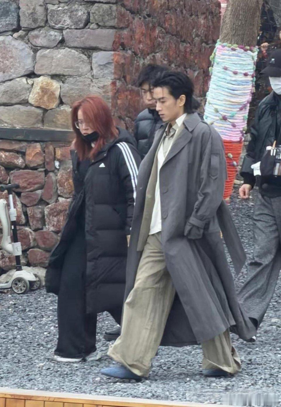 离了婚，眼睛里依然没有光啊，状态……他和她还能复合吗？现在都是离婚单身 