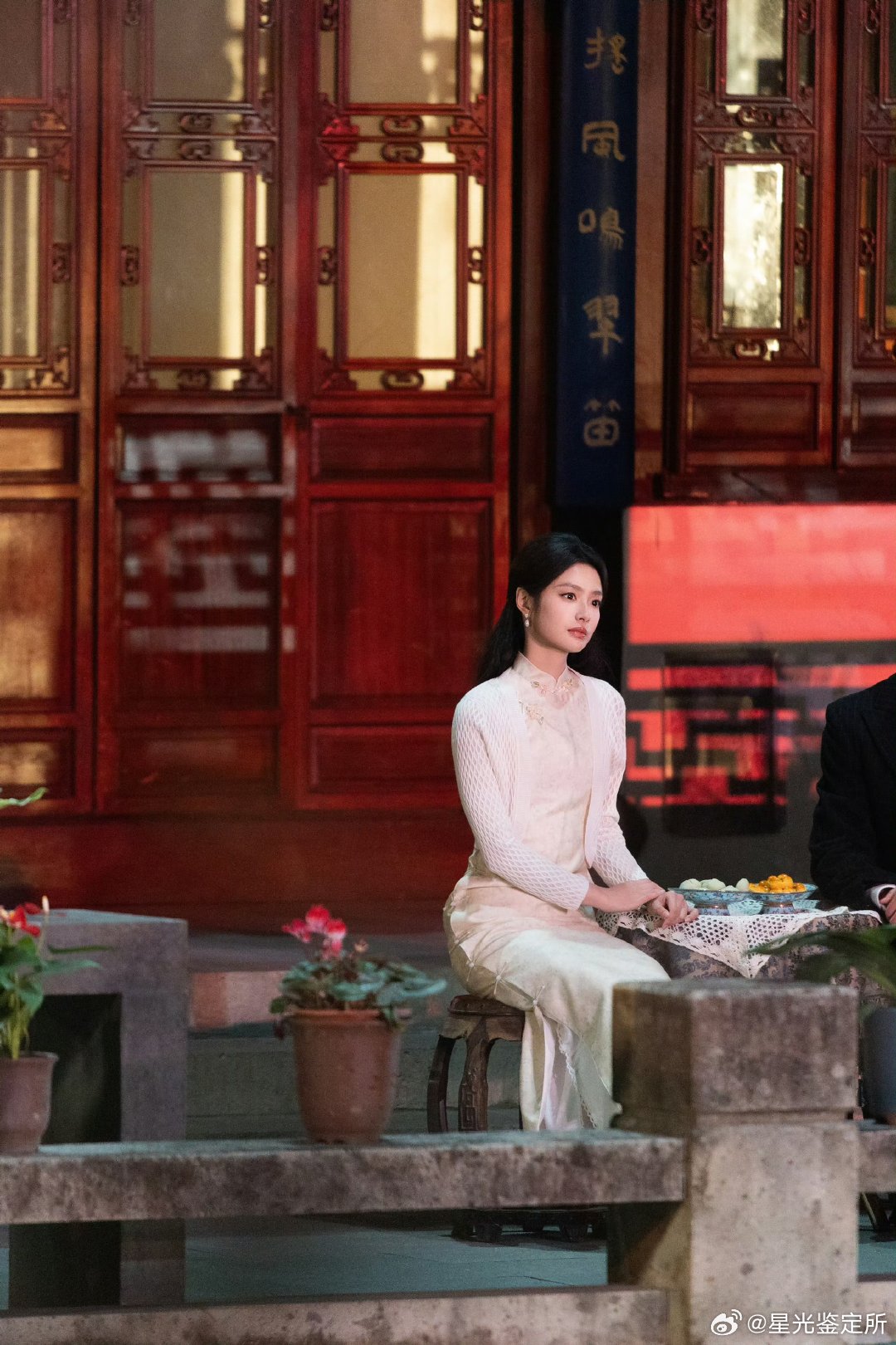 徐若晗玉簟秋祈愿神级镜头 这段镜头语言也太会了，配合她的表演，整个画面安静却有千