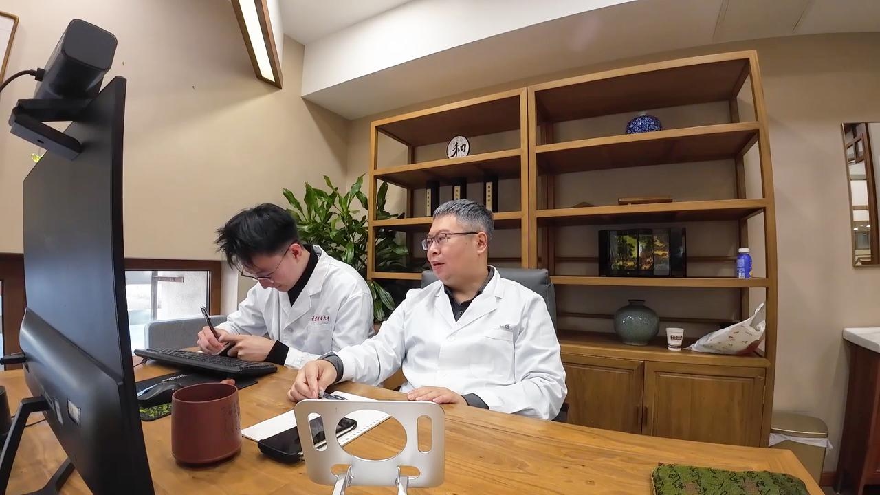 冬季北方畏寒患者增多，分享一则 55 岁男性脾肾阳虚病例。

该患者去年入冬便因