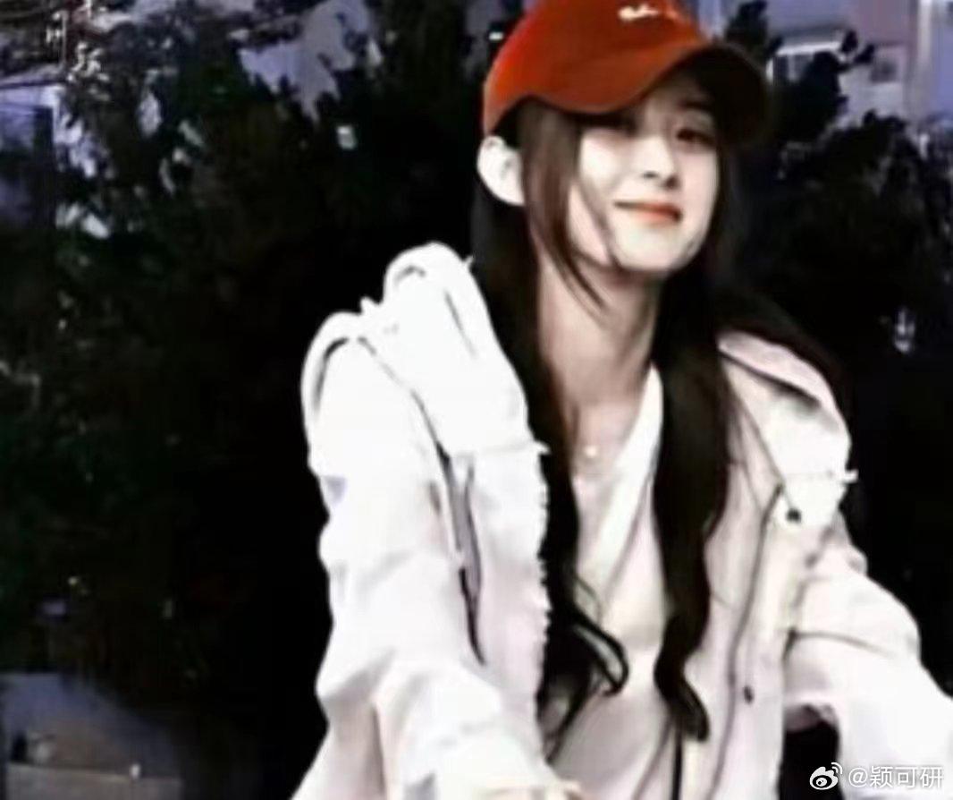 赵丽颖赵丽颖出道二十周年zly赵丽颖 纪梵希在人群中爱你 便是最好的距离