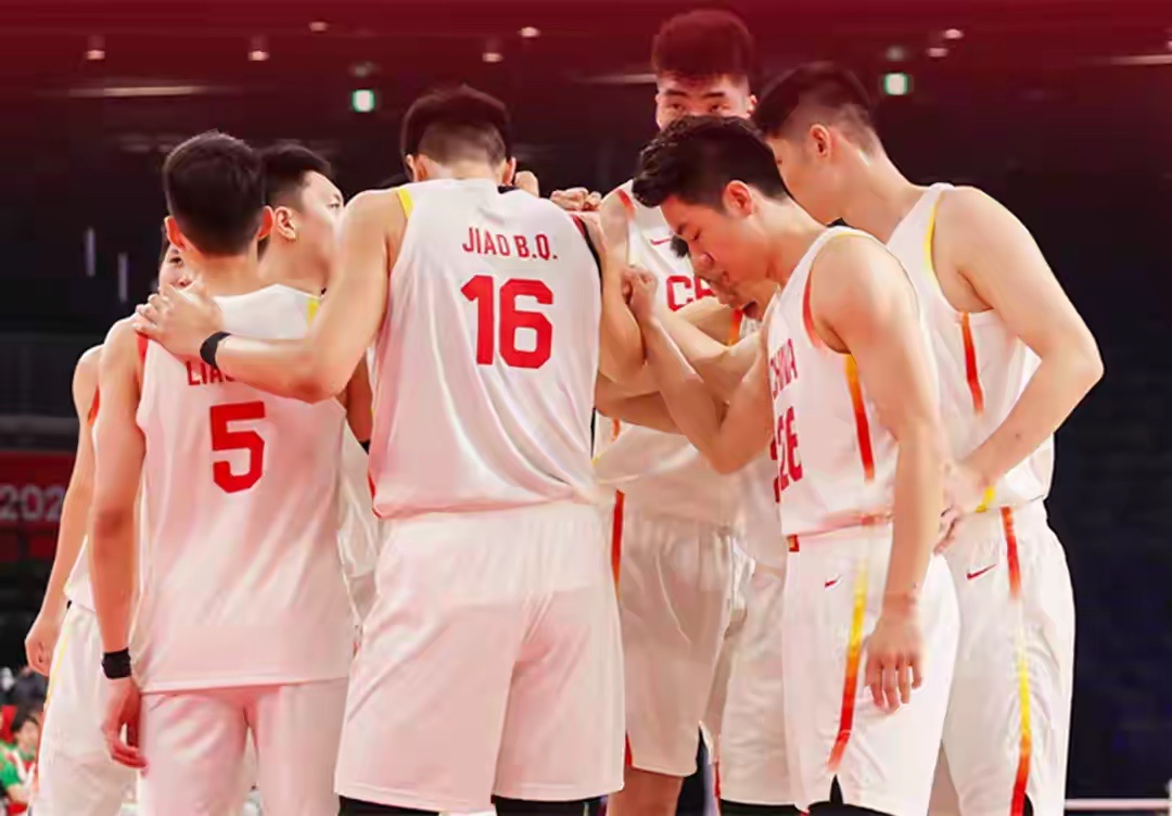 中国男篮vs菲律宾男篮北京时间9月14日，男篮亚运会小组赛收官战，中国队上半场战
