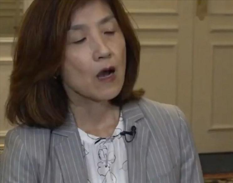 既当，又立！
日本内阁发言人小林麻记，在G20峰会表示，中国是日本最大贸易伙伴，