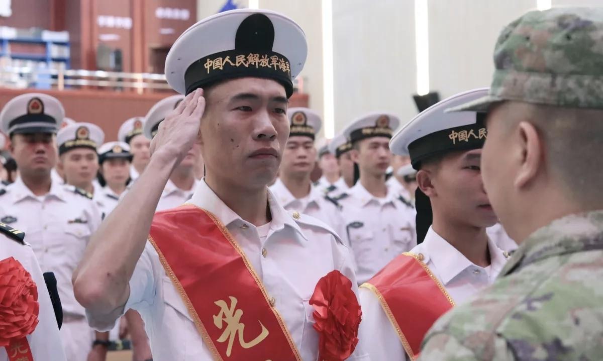 穿上军装保家卫国，是责任
脱下戎装闯荡四方，是荣光退伍不褪色