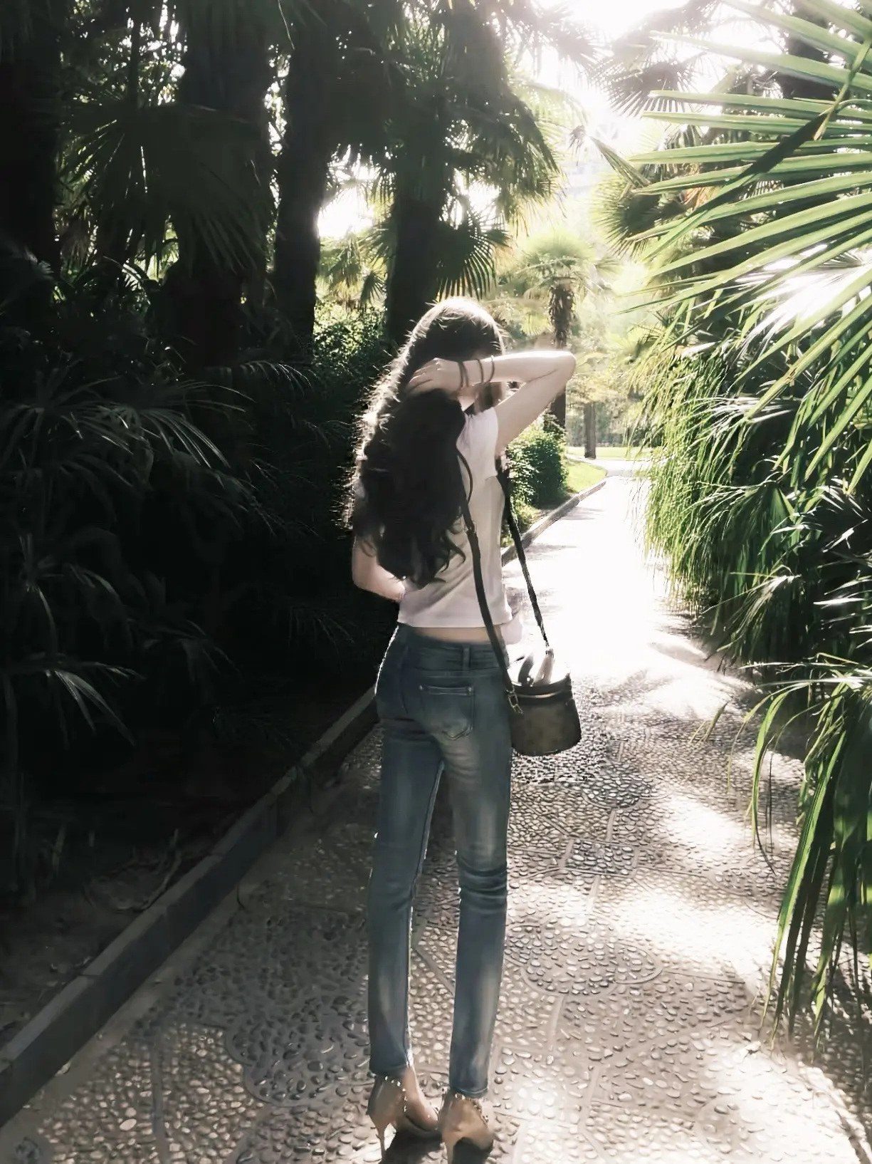 我不要什么恨海青天 我要我的前途如日中天 我要我的人生路易事业威登