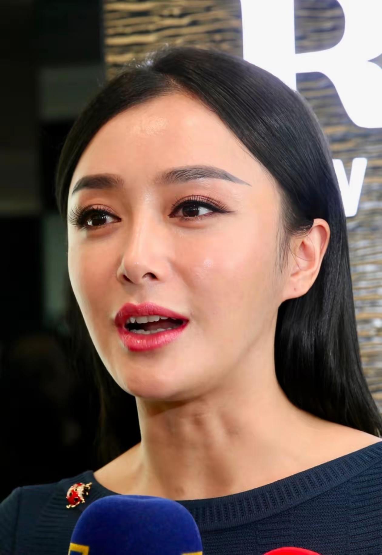 年轻时候的秦岚非常有气质，美丽动人