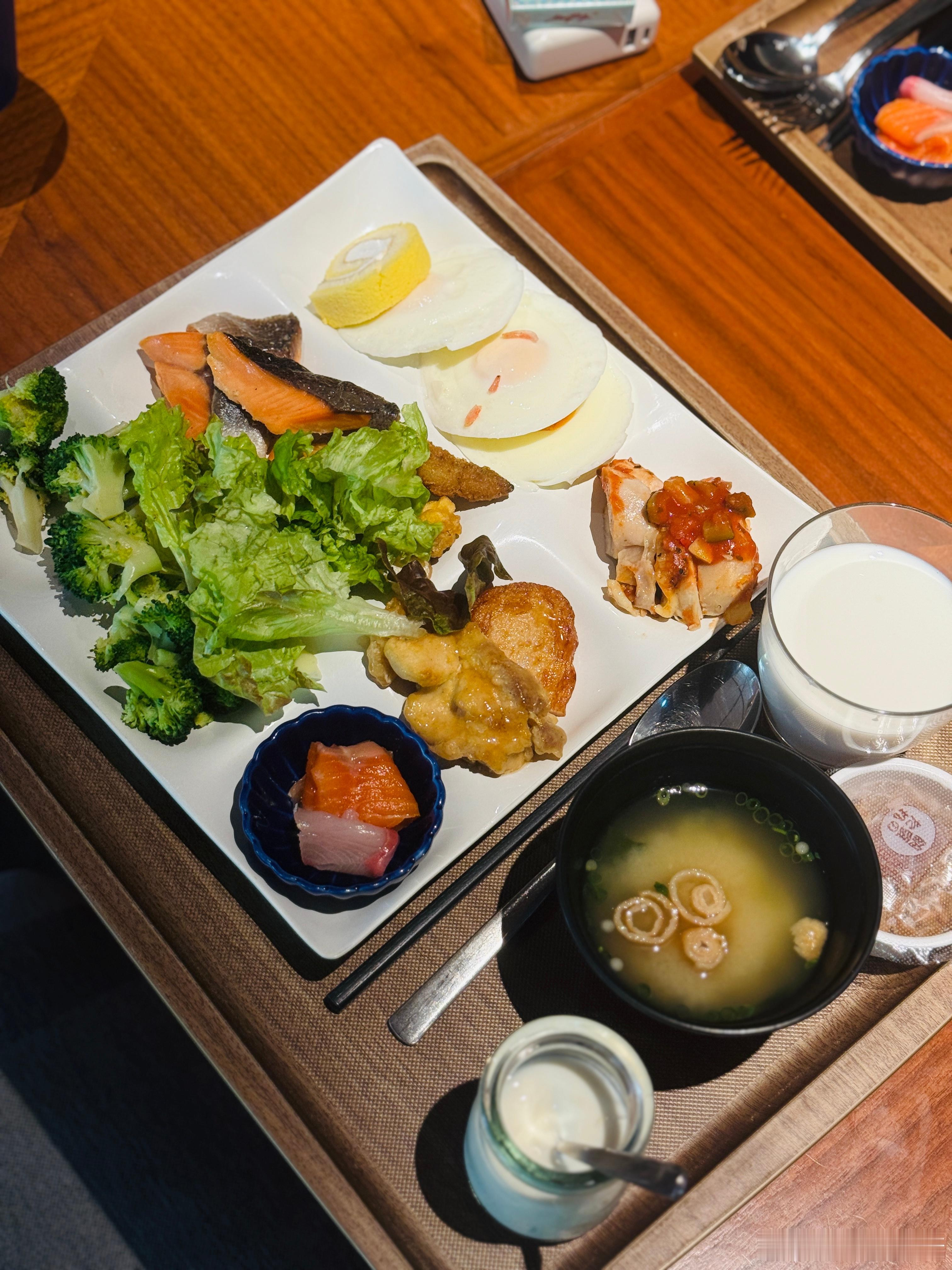 早上好～鉴于隔壁桌🇯🇵人的食量拿这点我都觉得自己拿的有点多[笑cry]好好吃