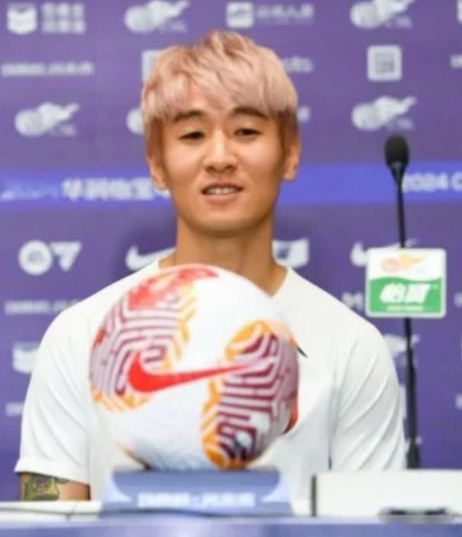 韦世豪曾发表过井盖言论 2023年那次地域黑风波，韦世豪还挑衅山东泰山：“鲁能告