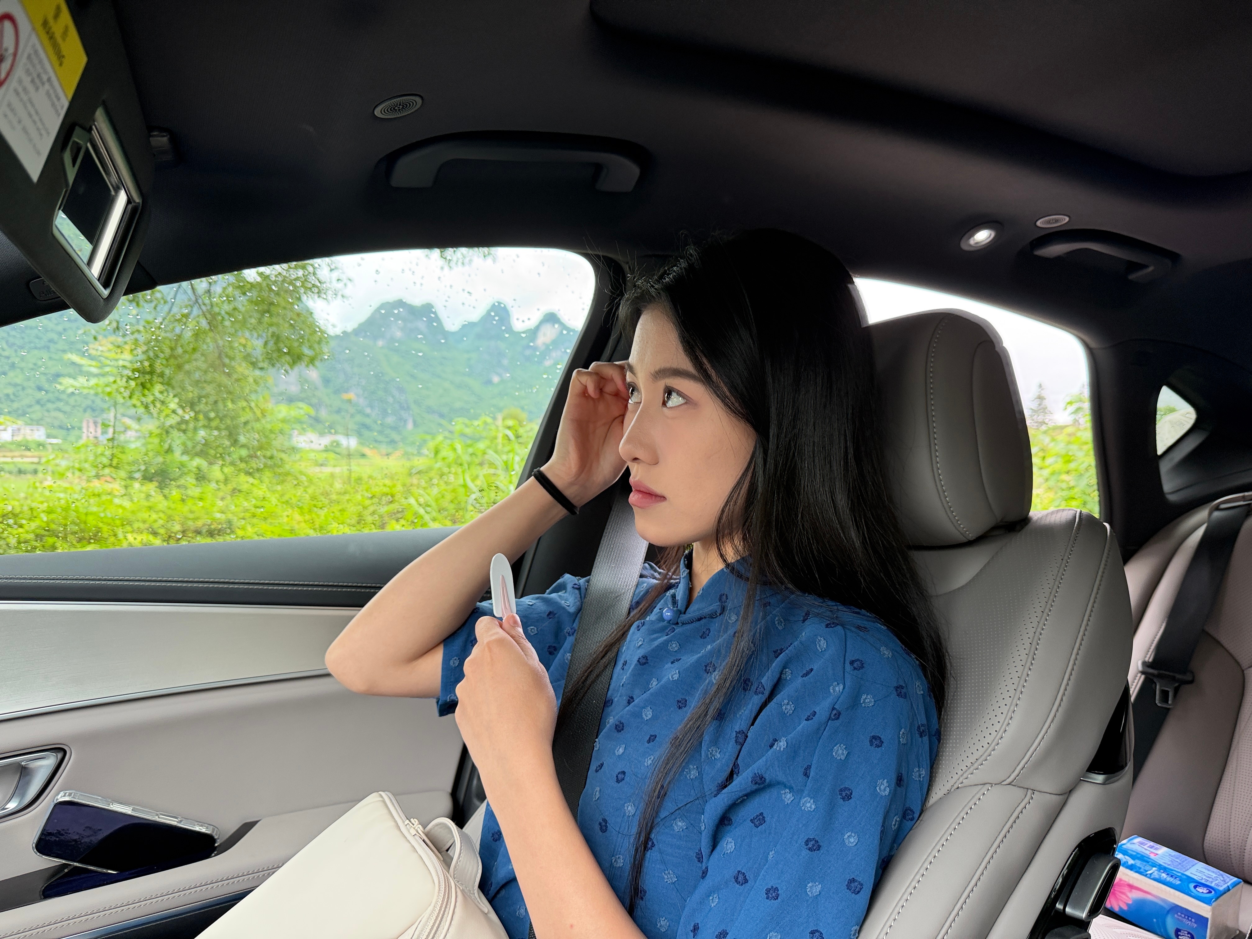 新能源小车卖不动了以前买小车🚗是因为价格也就只能买小车🚗了！现在大家不买小车