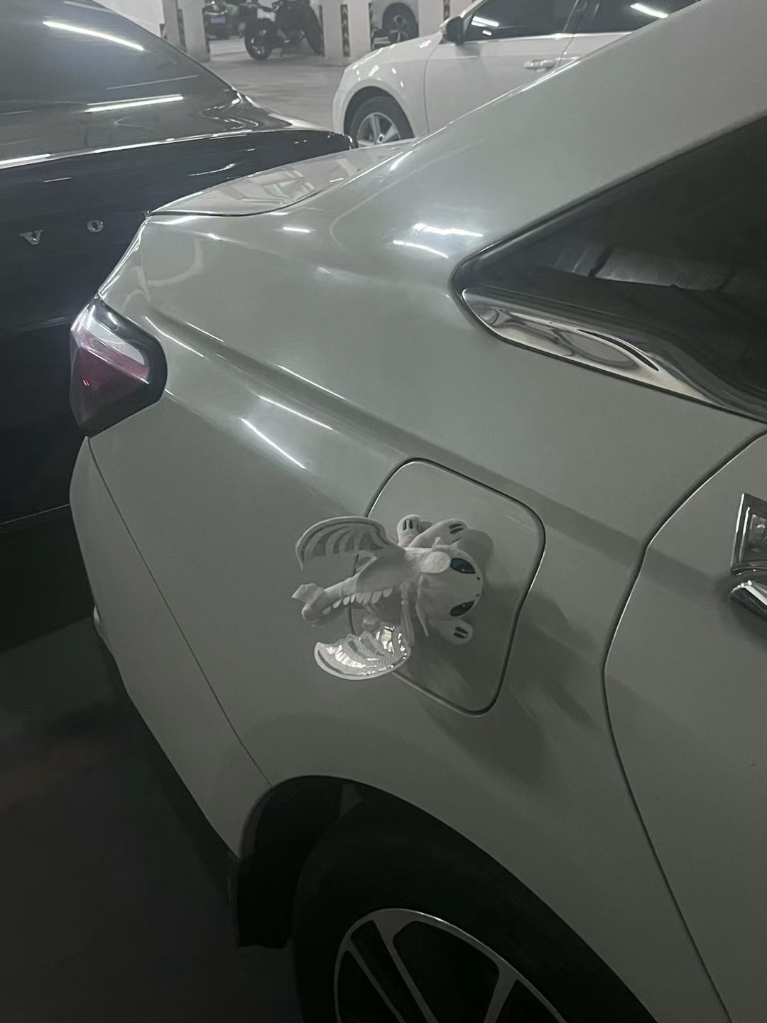 今年拥有的同时也失去了很多 感慨了不少 也学会了很多 跟人生第一辆车告别的时候 