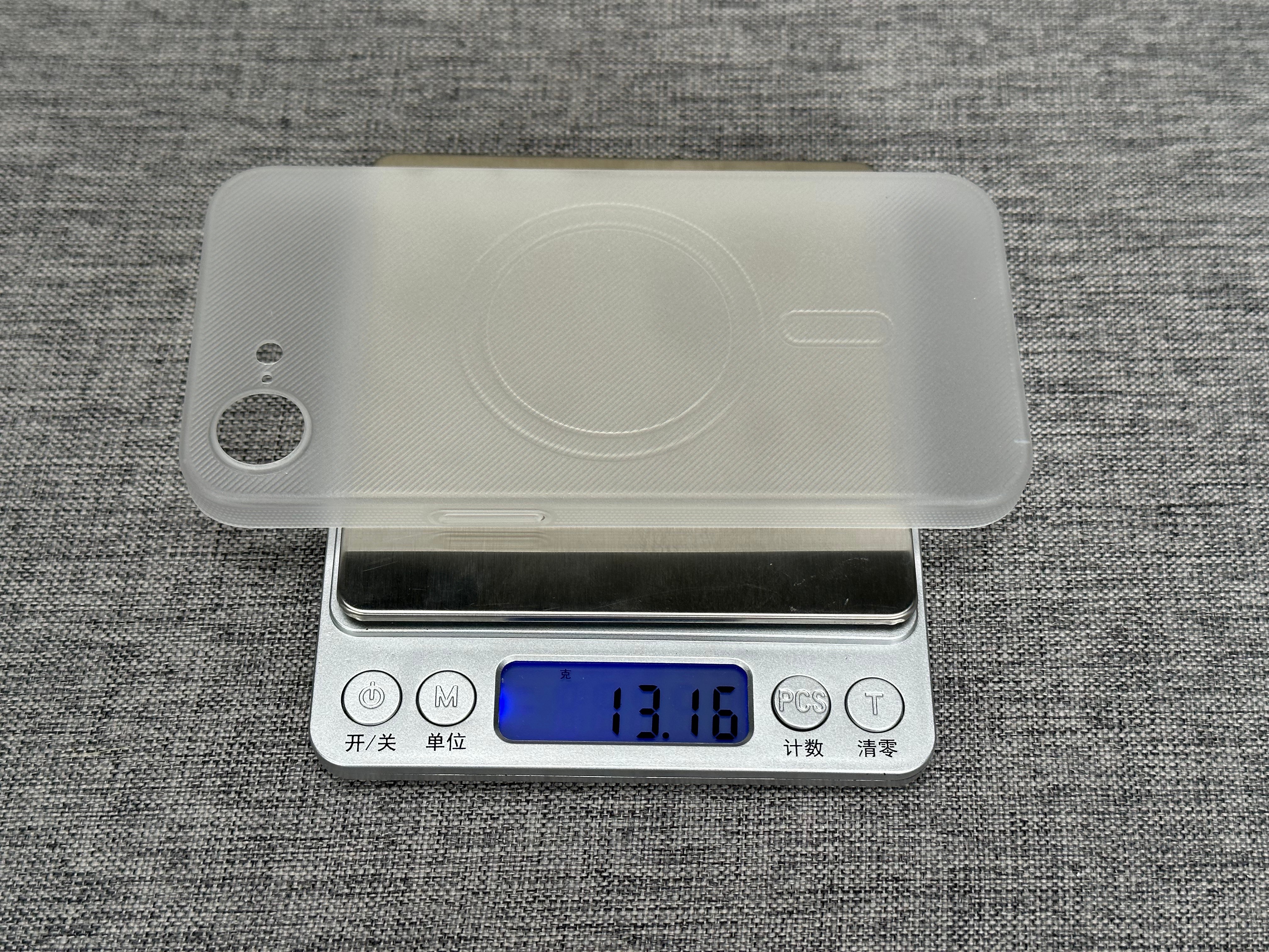 17e/16e 打算再做一款 PC 斜隐，依旧是熟悉的精孔设计，挺轻薄的，非磁吸