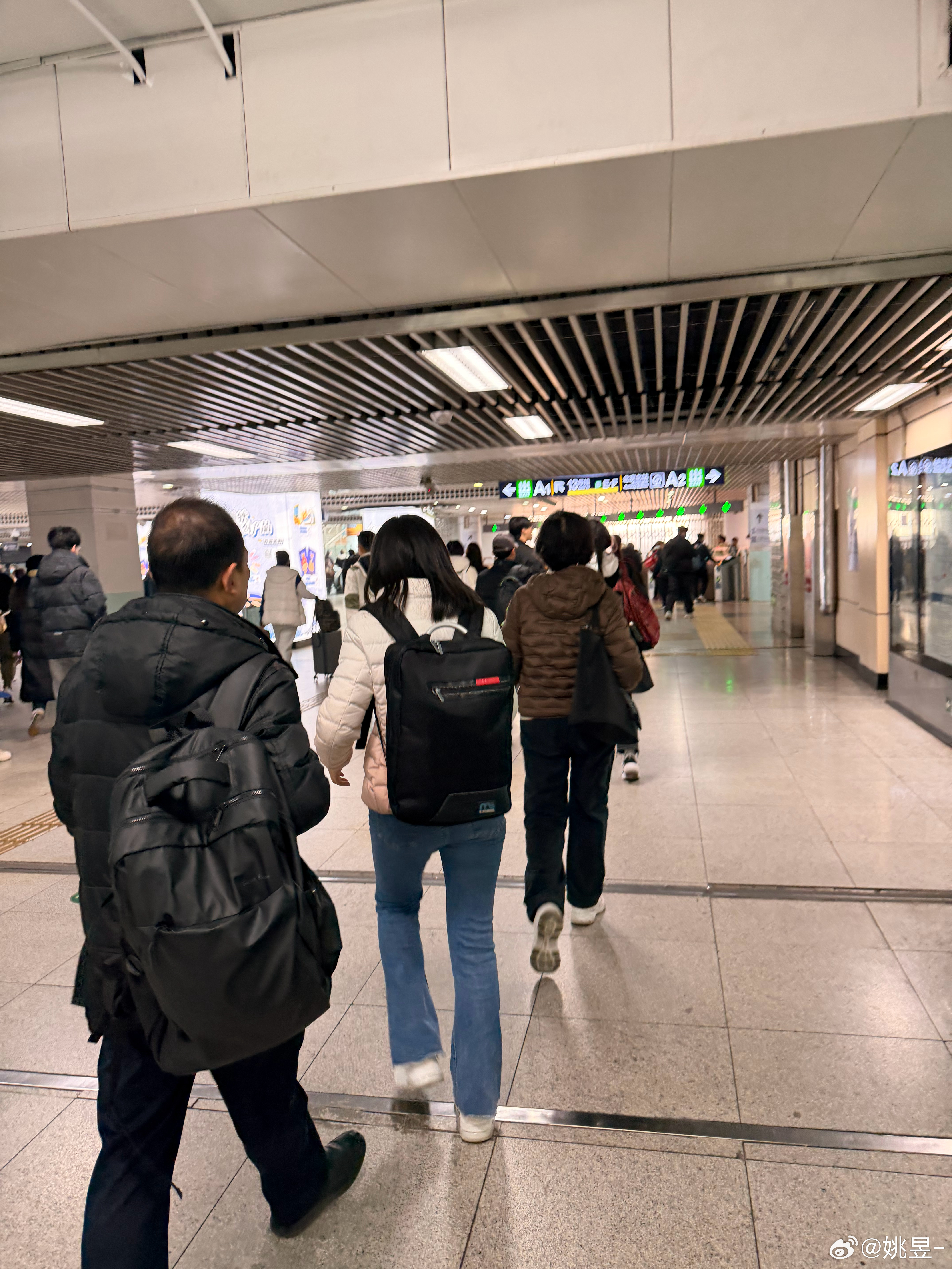 从早上5点起床，到9点15北京的公司我们完整的采访了一位津京每天跨城通勤的北漂日