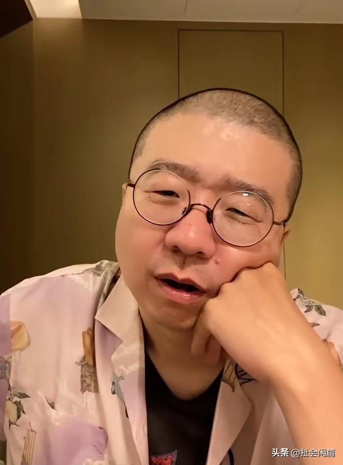 李诞真的是祛魅专业户，去国外旅游回来都是大倒苦水[捂脸][捂脸]

感慨自己在中