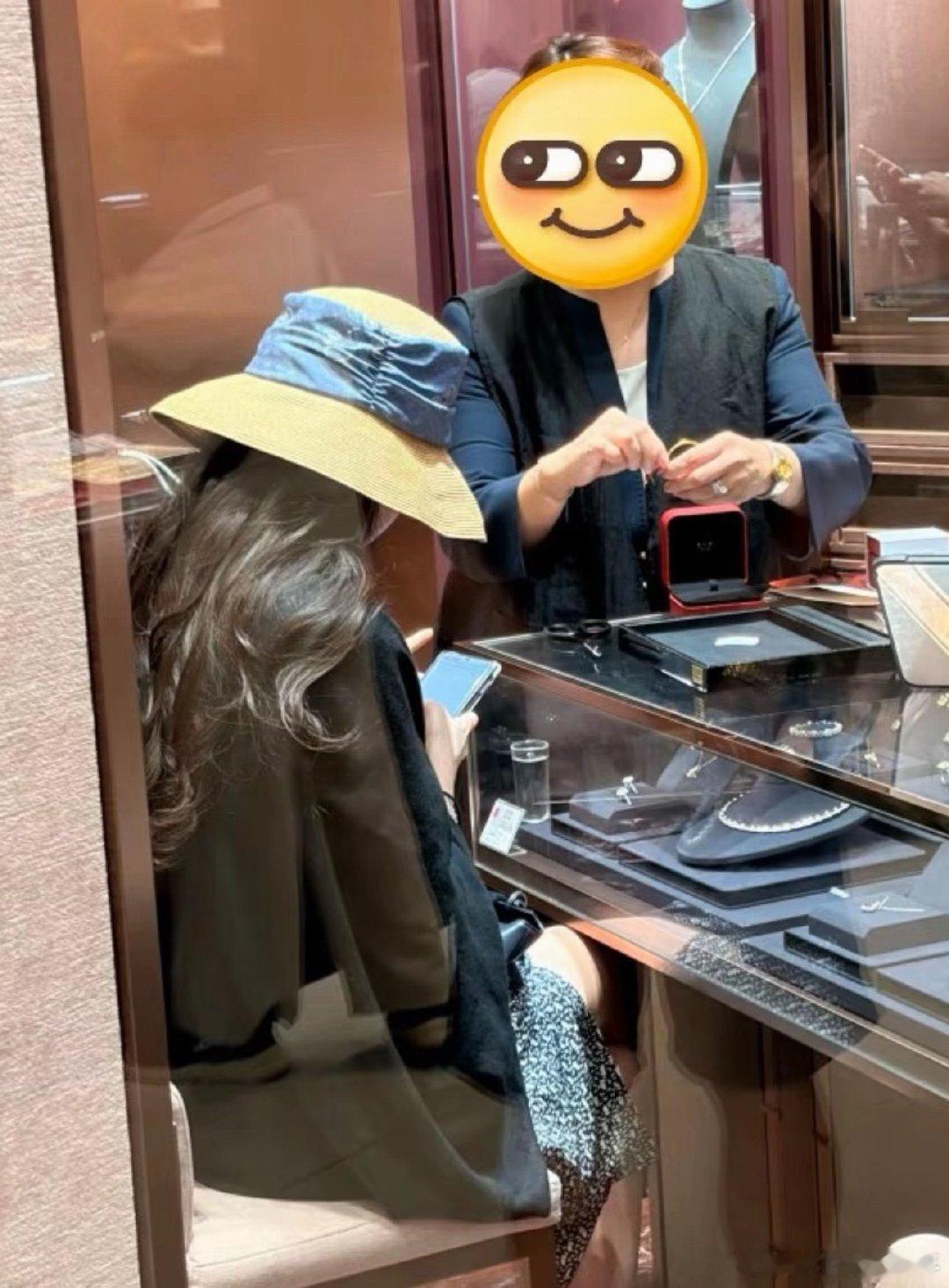 刘亦菲送员工小金柿子刘亦菲给员工送小金柿子，我们茜茜也太好了吧，好想当她的员工！
