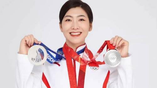 35岁的徐梦桃在米兰冬奥会自由式滑雪女子空中技巧赛场腾空而起，以一套近乎完美的动