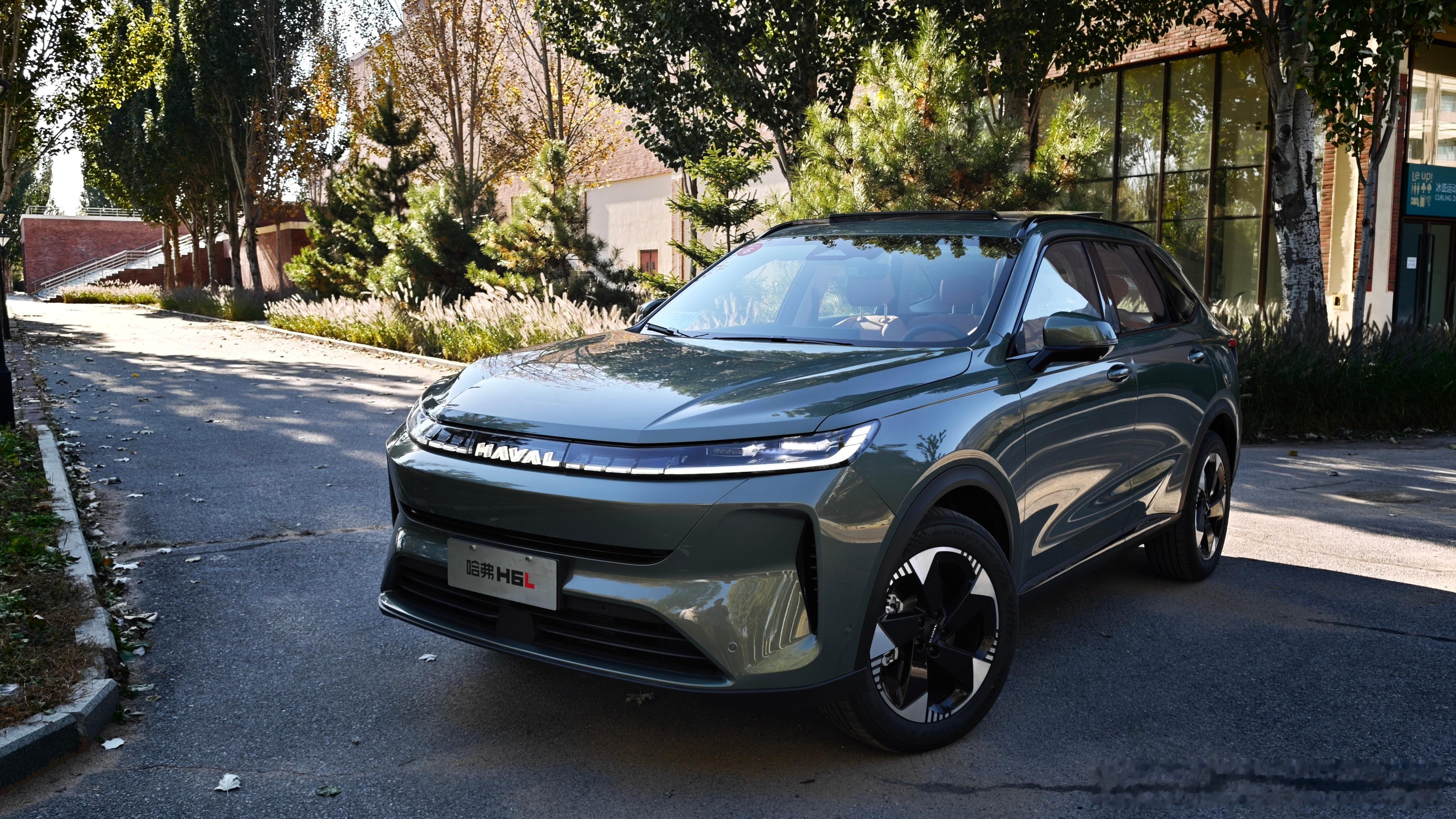 哈弗H6L非常国际化的一款纯燃油SUV，2.0T配9挡双离合，调教的非常顺滑。每