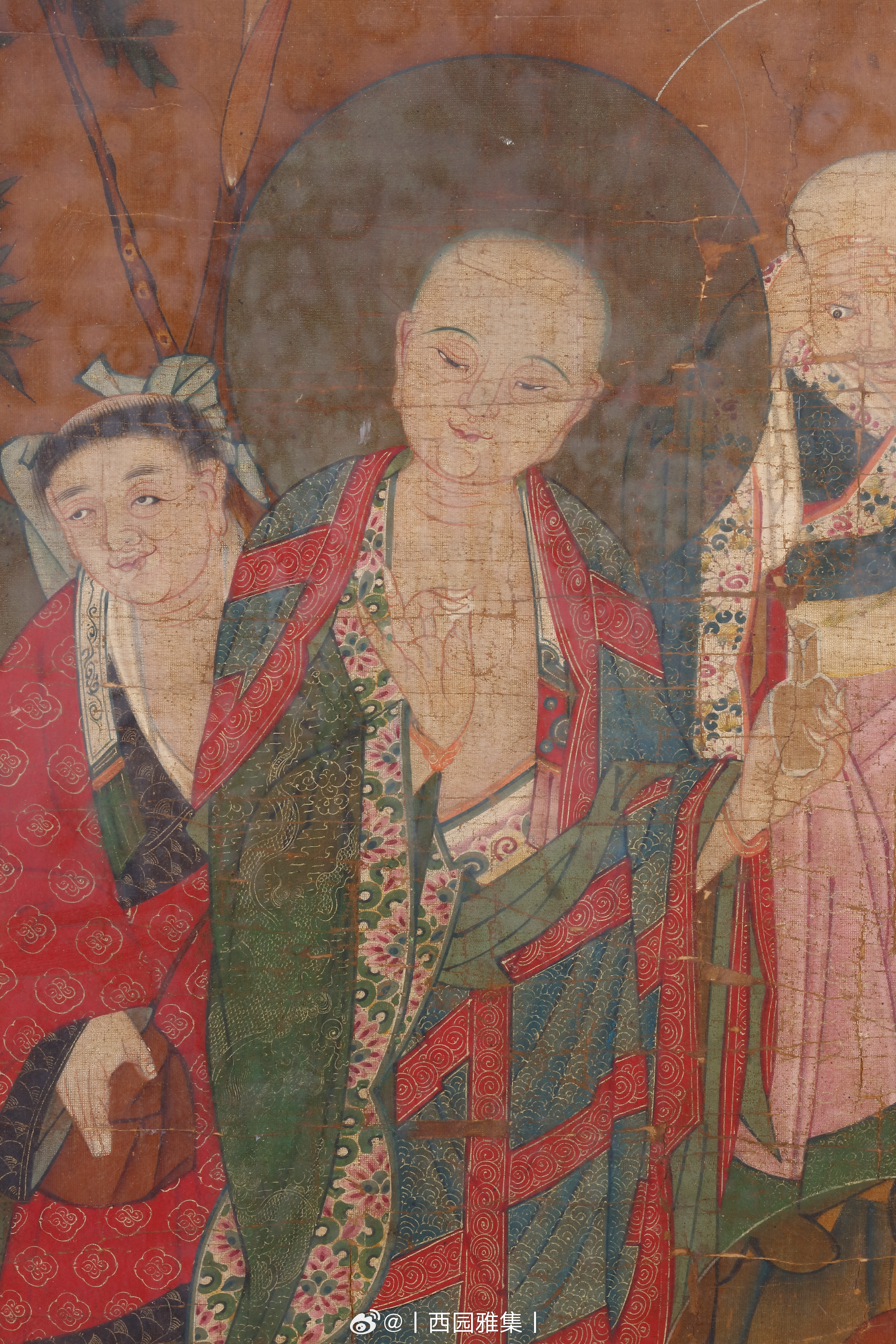明崇祯 水陆佛像画采用工笔重彩画囤法表现水陆佛像，勾勒、渲染十分细腻，毫发入微，
