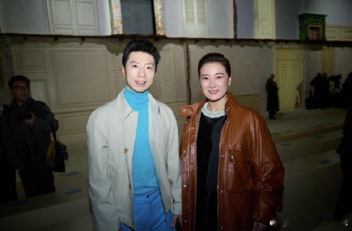 马龙贾玲prada秀场同框衣服好好看噢 各位都好帅好美😻 贾玲瘦下来状态太好了