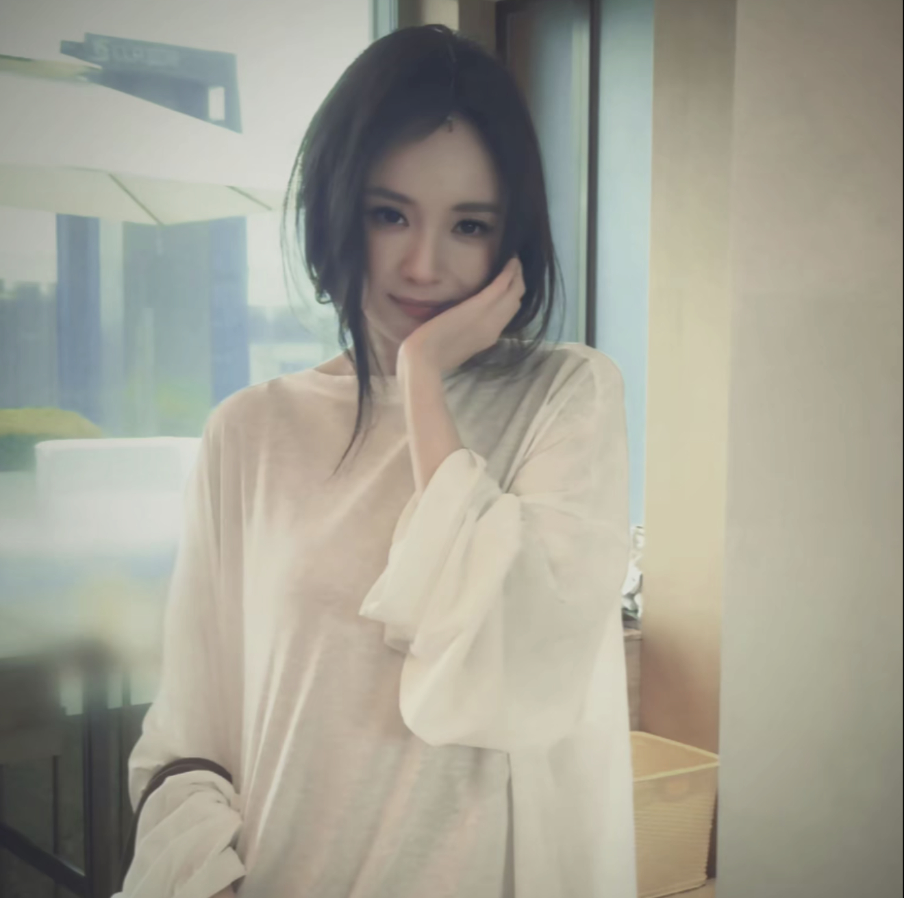 杨幂[超话]杨幂prada品牌代言人杨幂prada米兰时装周杨幂prada米兰女