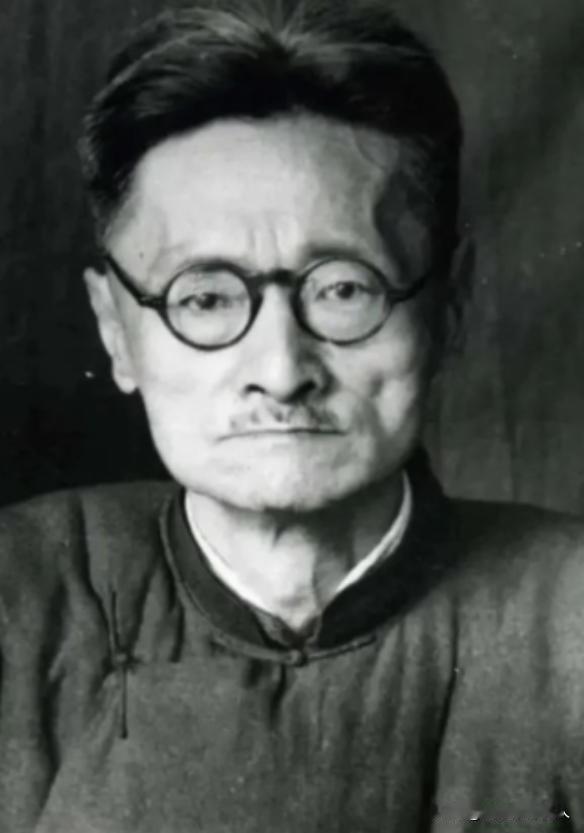 1928年，蒋介石到安徽大学视察，与时任安徽大学校长刘文典吵架，蒋介石狠狠打了刘