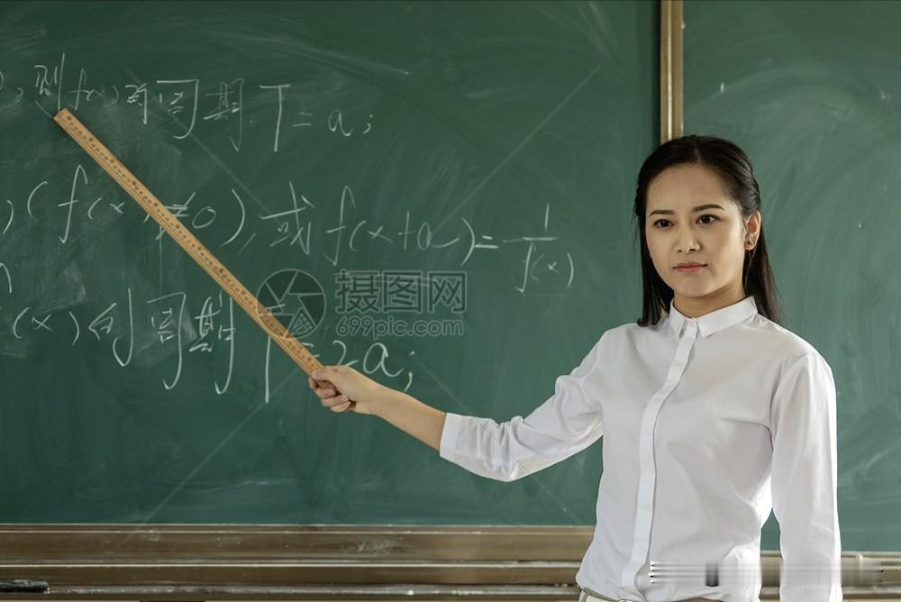 广西“全国首例教师主动起诉家长”的案子，马上就要宣判了！

原告是个刚入职才一年
