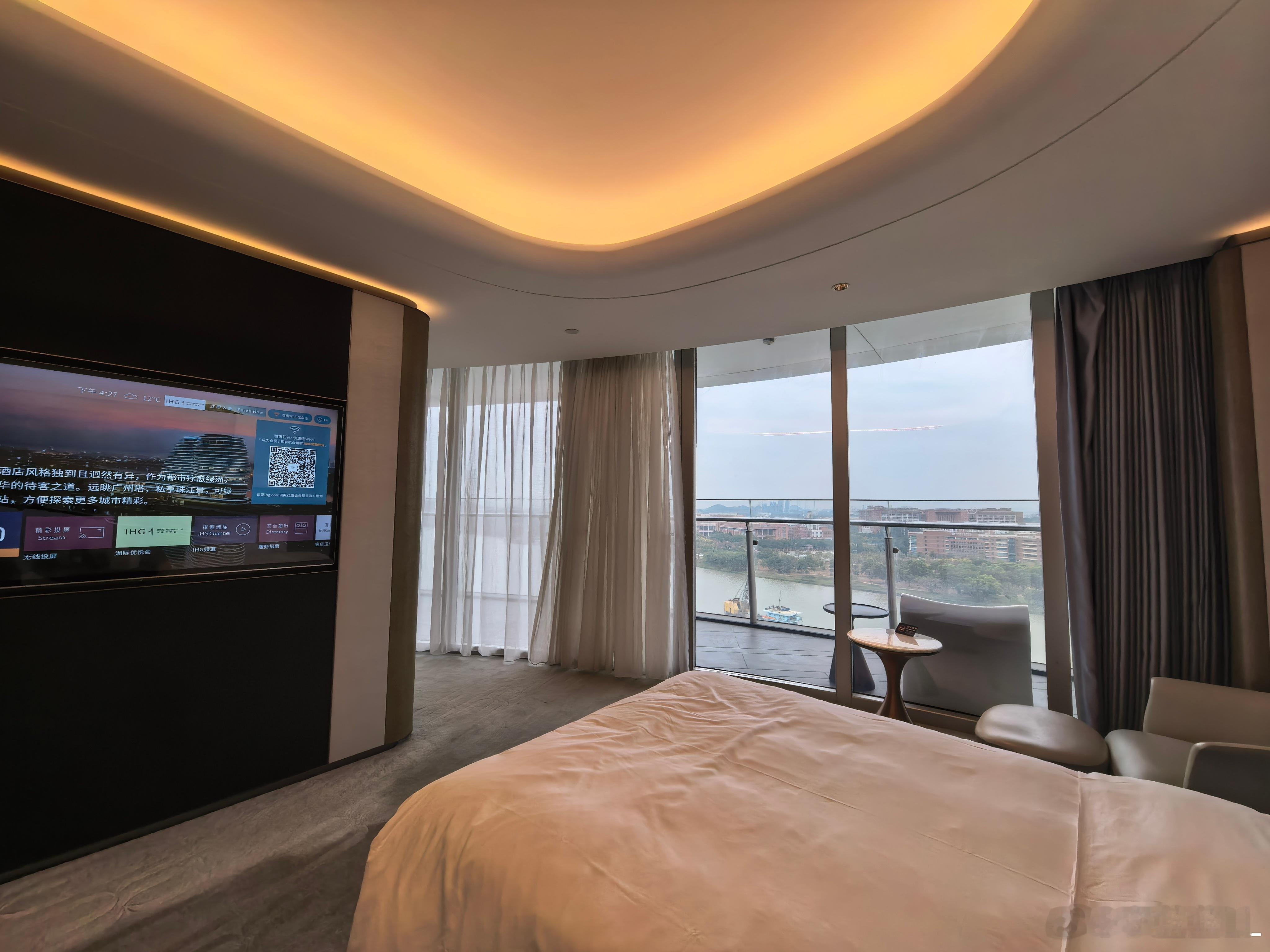 第一次住广州香岚官洲酒店。生物岛还是那么安静。酒店设计风格也是我喜欢的类型。