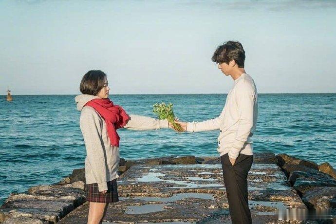 10年前VS10年后的孔刘金高银鬼怪十周年特辑海报《孤单又灿烂的神：鬼怪》十周年