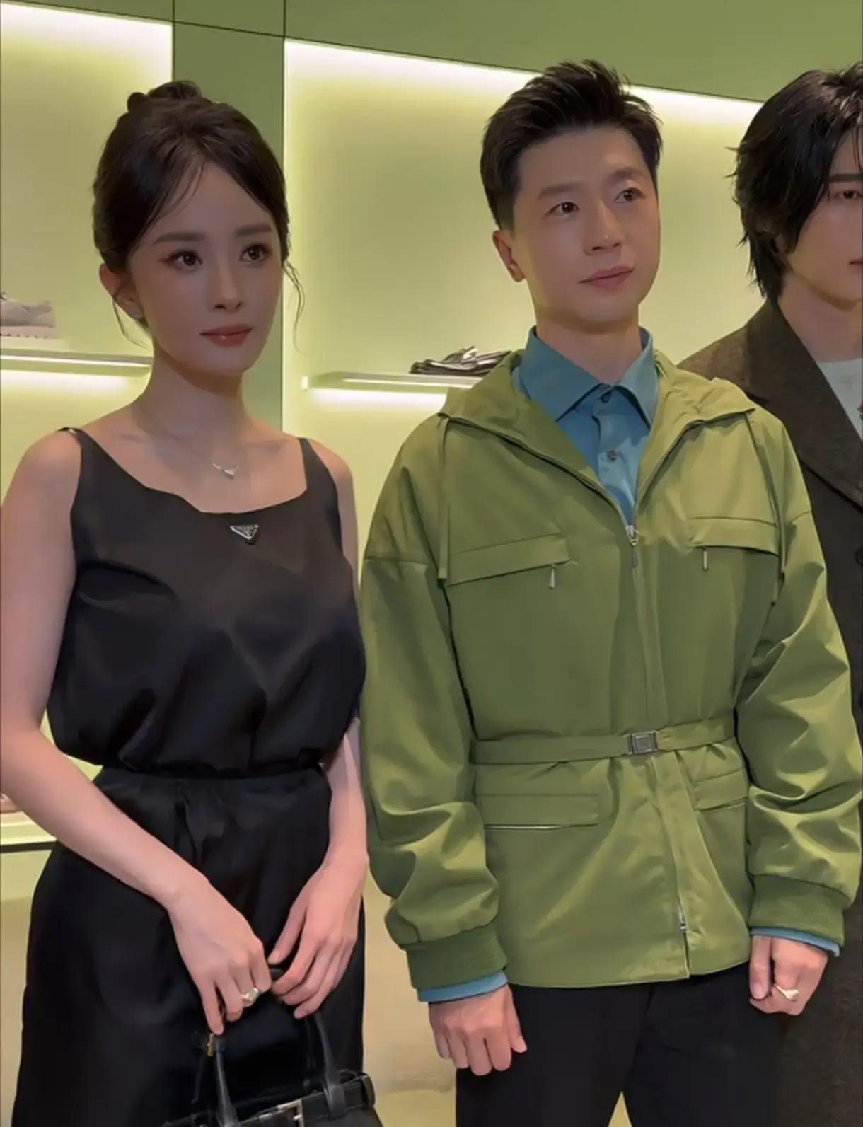 杨幂Prada待遇争议粉丝纠结宣发位次纯属表象，Prada心里算得门清：VIC大