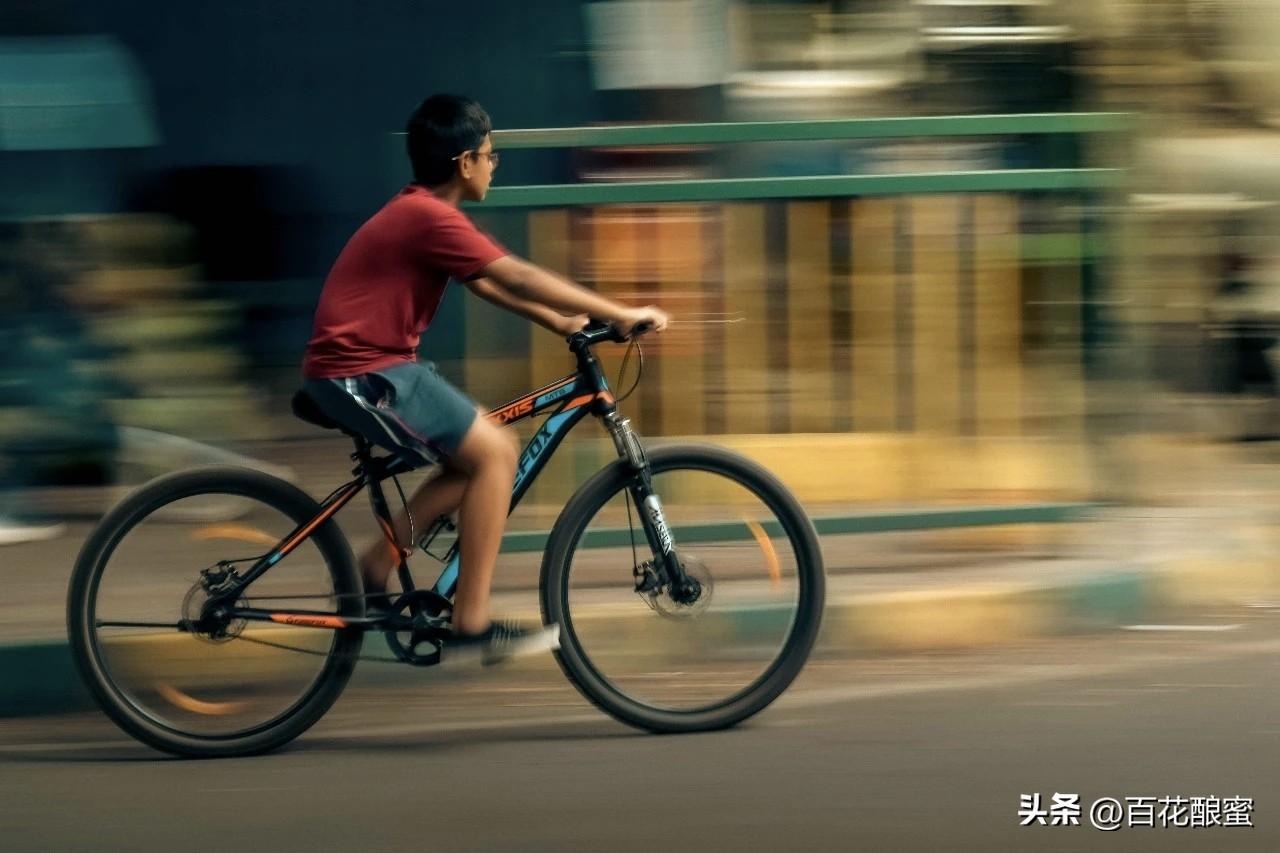 我认为支持

唉，落伍了。投票之前先问了一下豆包，电话手表都有什么功能。

了解