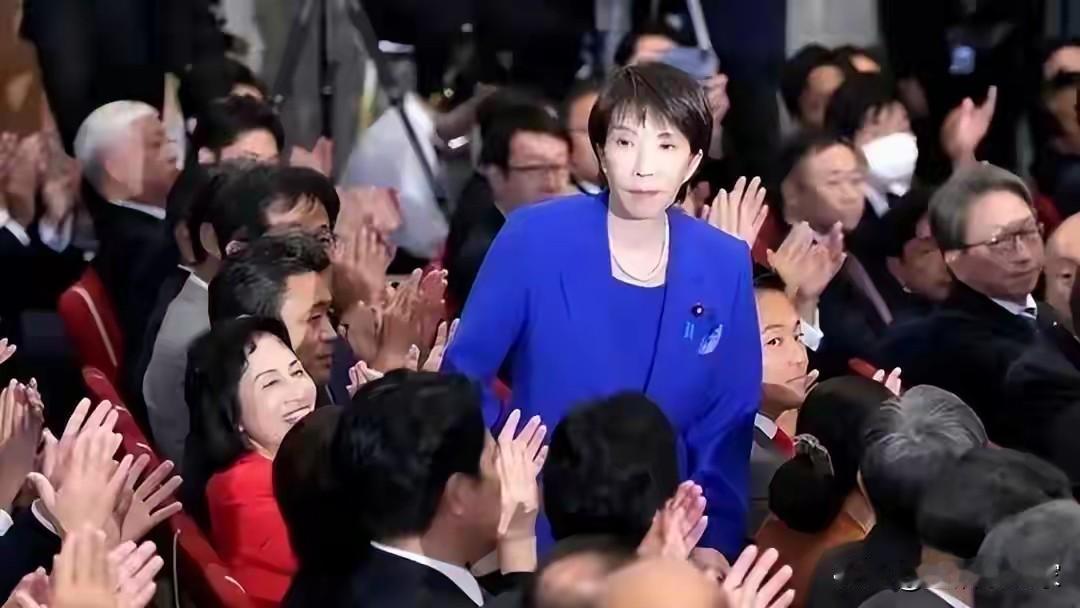 高市早苗到底说了什么，才会让日本民众破防呢？
“我要让自民党的国会议员，像拉马车