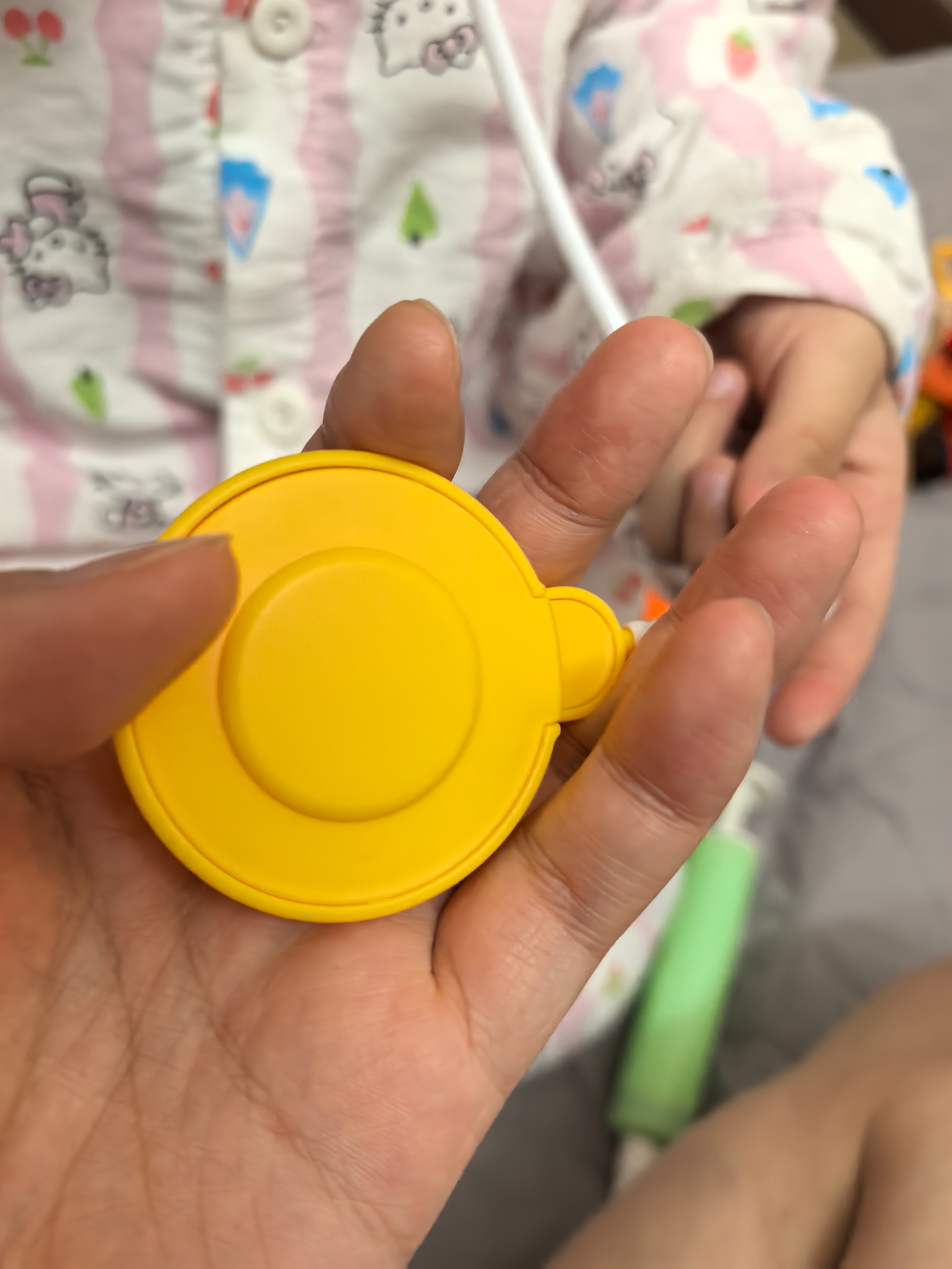 她拿着她的听诊器给我听诊，然后给我下诊断：好胖，接着给我开药方：要减肥。莫非她真
