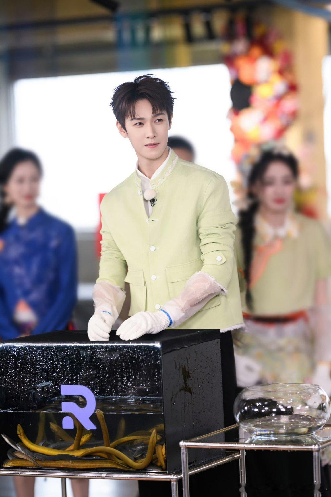 李昀锐不愧是体育生李昀锐体力夯爆了李昀锐在奔跑吧综艺里状态拉满，各项挑战都从容应