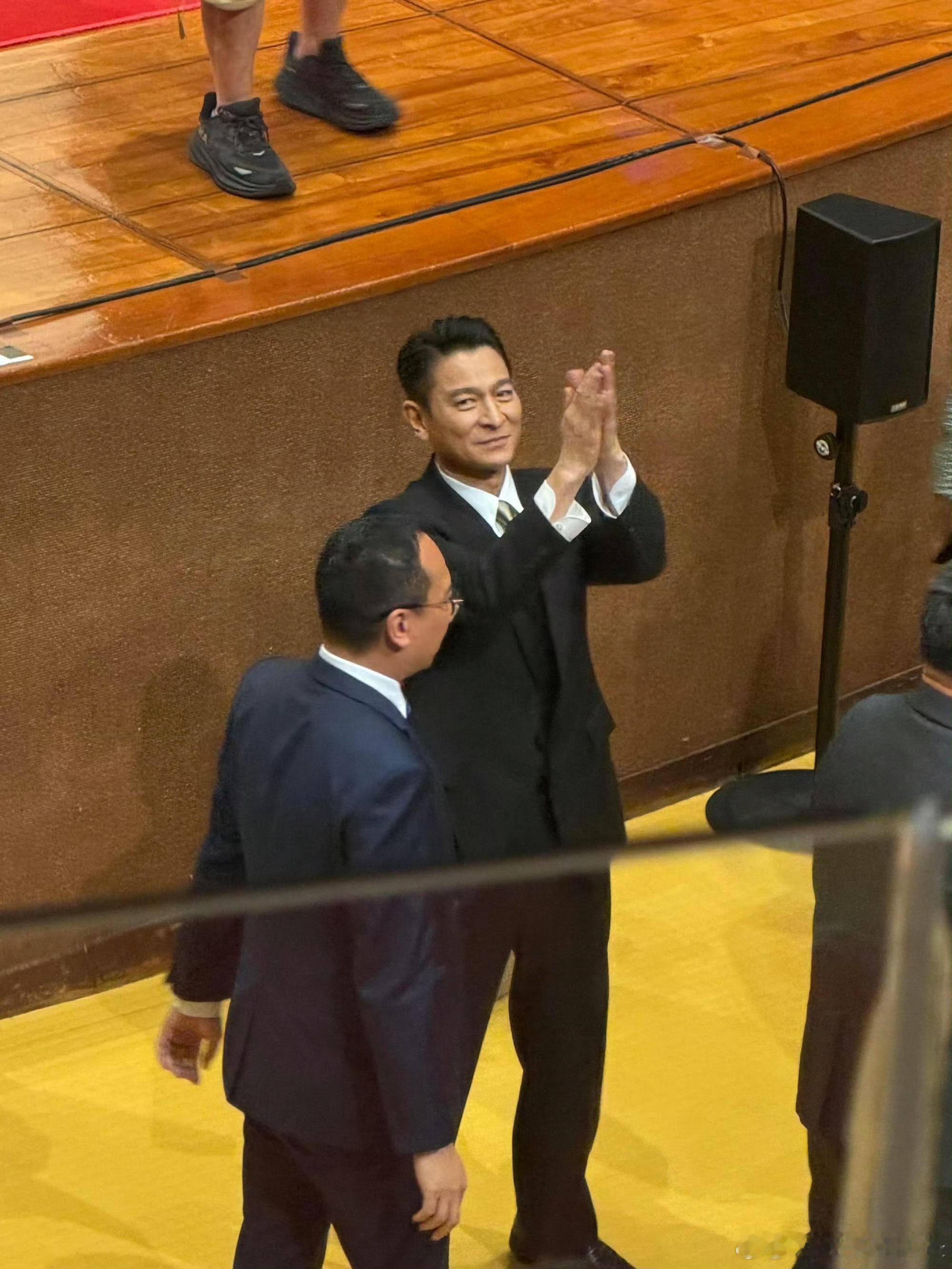 刘德华凭实力硬帅什么是真正的硬帅，看刘德华就懂了！65岁依旧风采不减，不用刻意凹