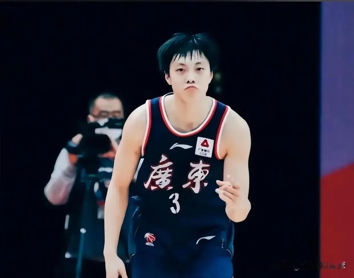 小错误导致大麻烦！今天广东男篮加时不敌浙江男篮，约克的压哨绝杀固然是广东男篮失利