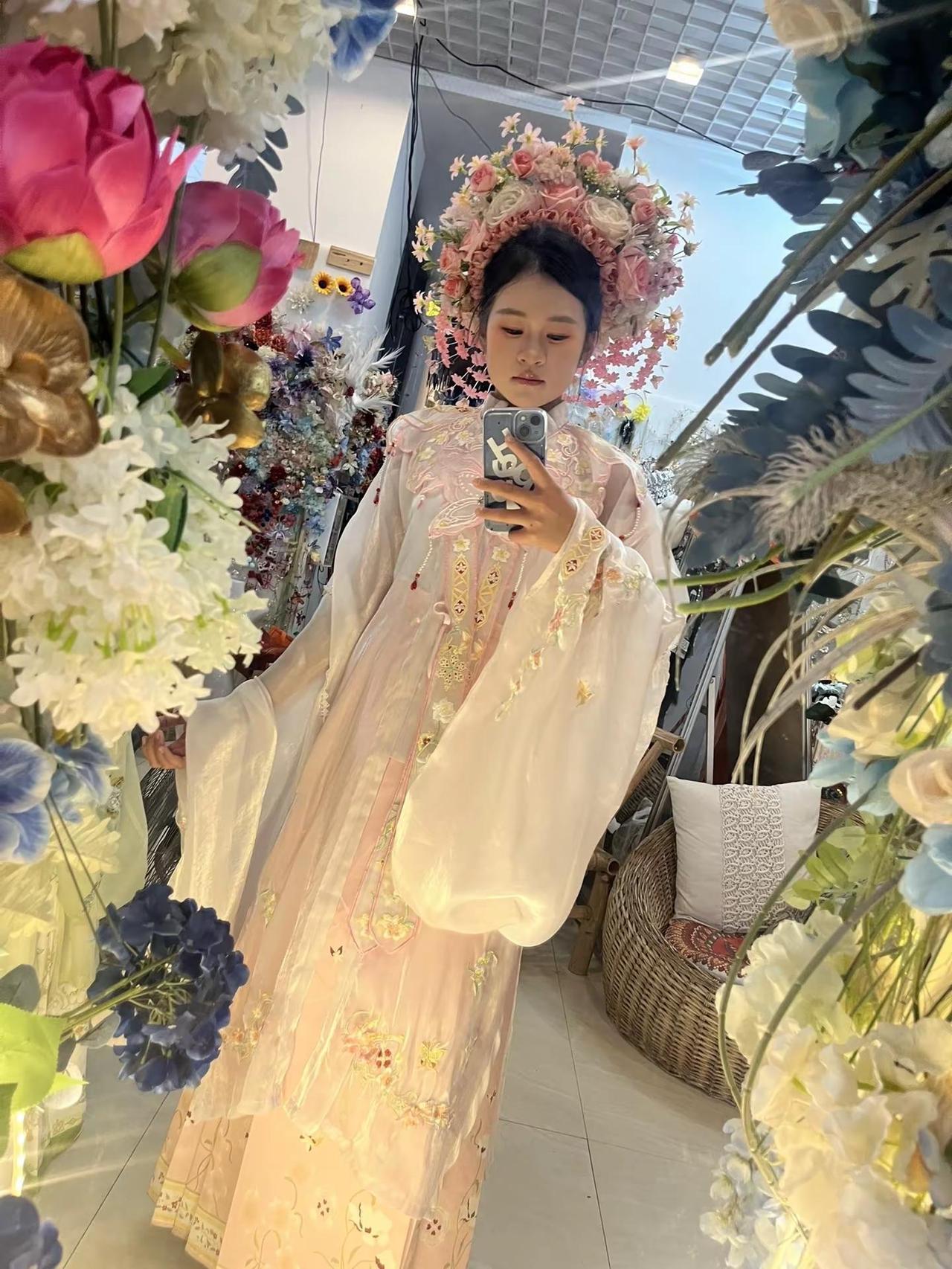 好久不见我的头发变长了脾气还是那样如今到了我们曾相识的季节
