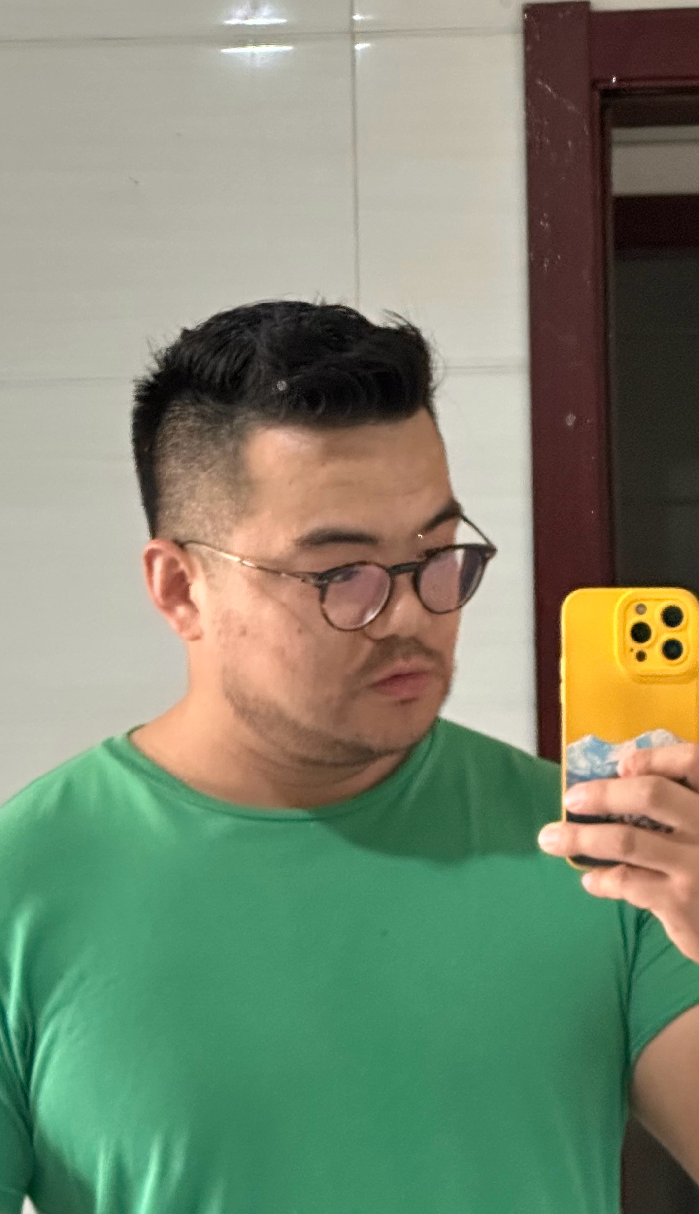 昨晚作死推肩以后回家断断续续睡了7个小时，早上起来全身都像被铁棍打过一样，脸肿的