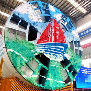 我国自主研制的世界最大直径高铁盾构机领航号，历经二十三个月安全掘进，成功穿越长江