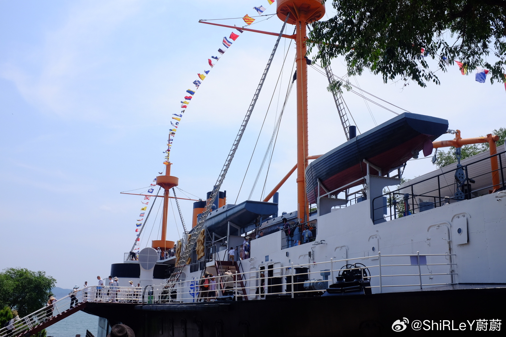 1:1复刻的定远舰，曾经是亚洲第一巨舰，清政府耗资170万两白银定制，李鸿章取名