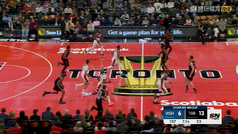 奇才新星惠特摩尔真是太惊艳了！在今天奇才客场挑战猛龙的比赛中，当时比赛进行到了第