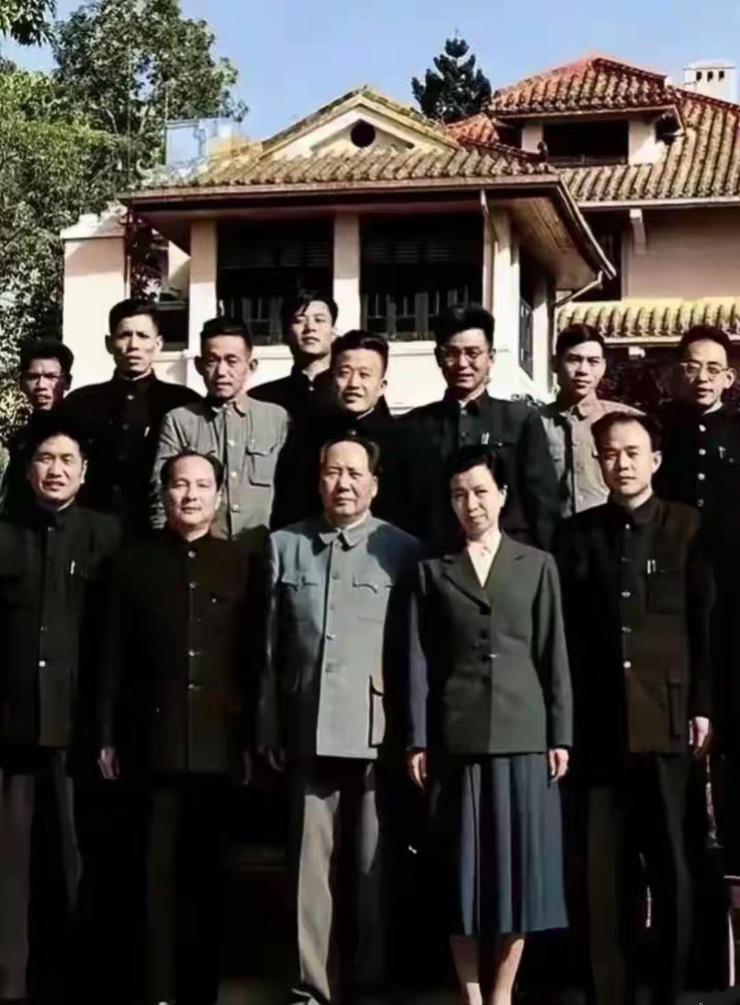 这一张老照片，弥足珍贵，建议大家收藏点赞。
