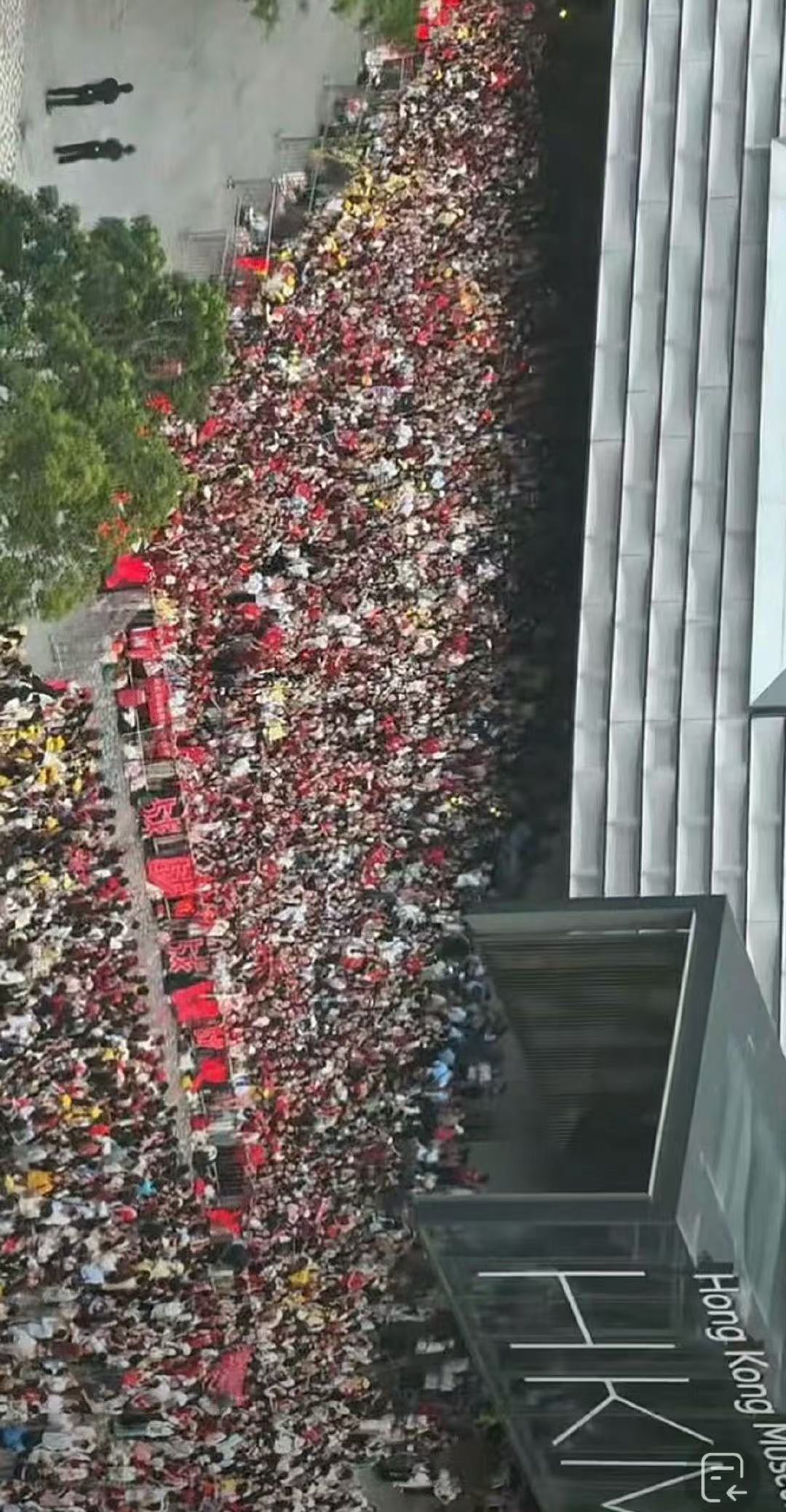 肖战小说都不敢这么写哈哈哈哈还得港媒会写，逼爆中环