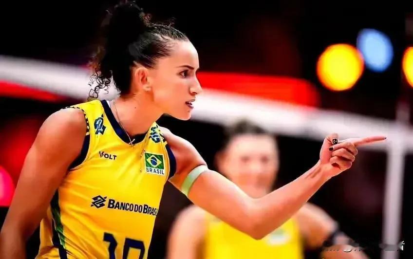 女排要在世界大赛获得好成绩，是打整体能获得好成绩，还是突出打球星才能在世界大赛夺